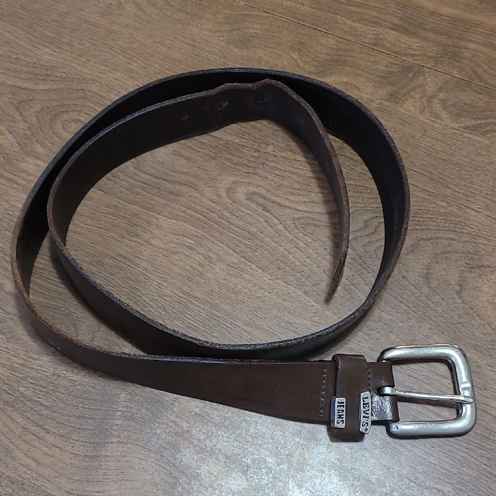 Levi's Dark Brown Leather‎ Belt Size 42 Leather Everyday Silver Buckle
